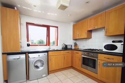 2 bedroom flat to rent, Monteagle Way, London, E5