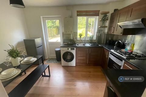 2 bedroom semi-detached house to rent, Cressey Avenue, Milton Keynes, MK5