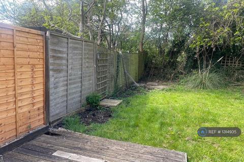 2 bedroom semi-detached house to rent, Cressey Avenue, Milton Keynes, MK5