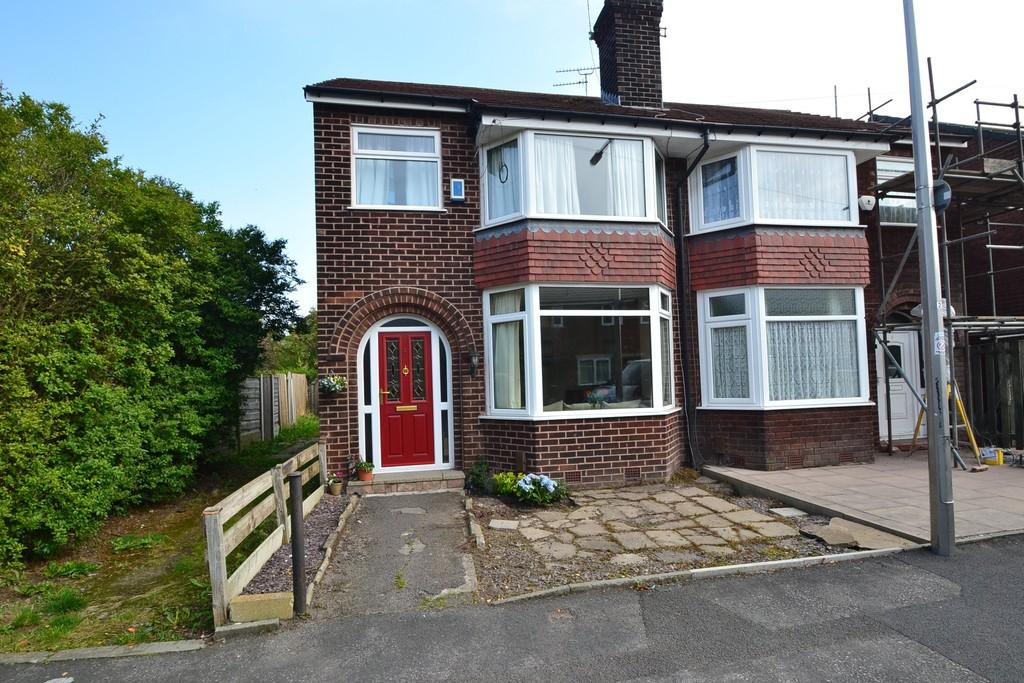 Parkgate Drive, Great Moor, Stockport SK2 7DL 3 bed semidetached house