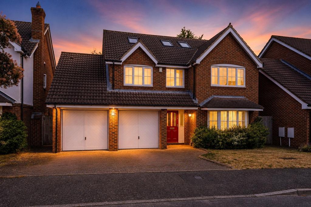 Finding Simple Integrals Coresbrook Way, Knaphill, Woking... 6 bed detached house to rent - £ ...
