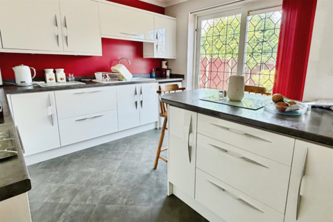 2 bedroom bungalow for sale, 9 Rivergreen Crescent, Bramcote, NG9 3EQ