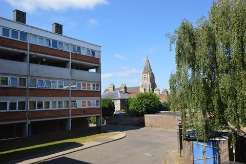 2 bedroom flat to rent, Suffolk Square, Norwich