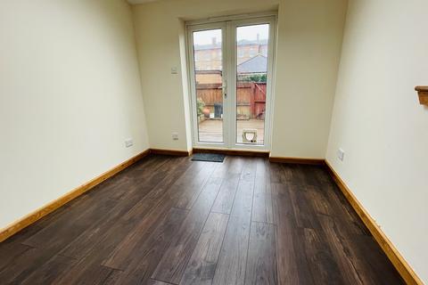3 bedroom house to rent, Lidiard Gardens, Southsea, PO4