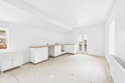 2 bedroom end of terrace house for sale, Old Road, Bradford, West Yorkshire, BD7