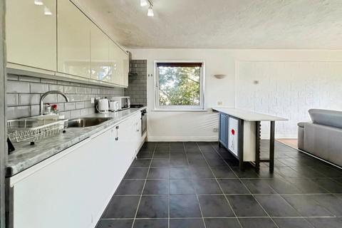 2 bedroom house to rent, Wheatlands, Hounslow