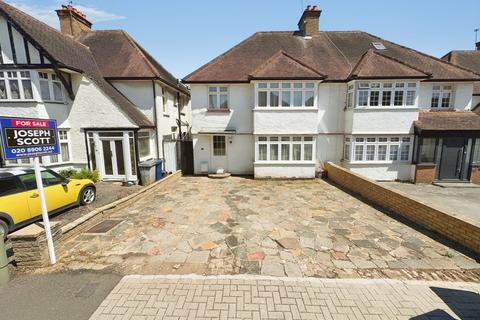 Edgwarebury Gardens, Edgware, HA8