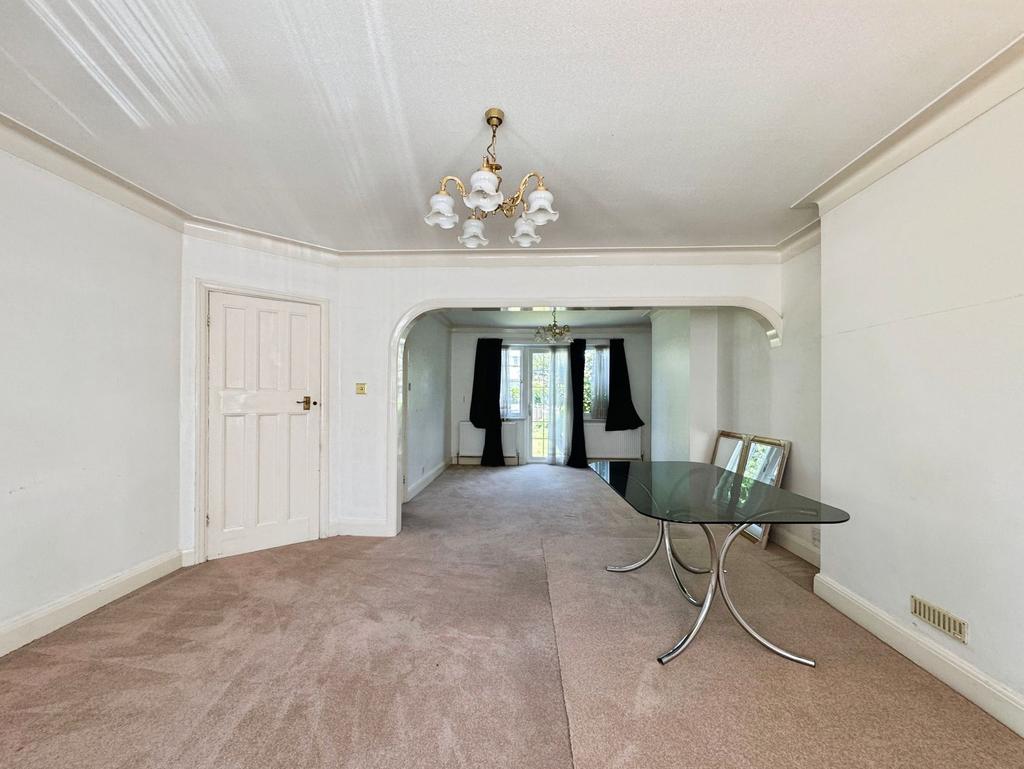Lounge/dining area