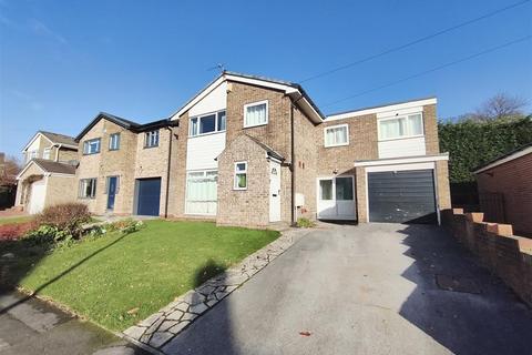 4 bedroom detached house to rent, Hall Grove, Staincross, Barnsley
