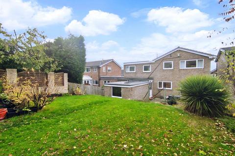 4 bedroom detached house to rent, Hall Grove, Staincross, Barnsley