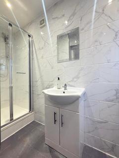 Studio to rent, Lampton Road, Hounslow, Middlesex, TW3