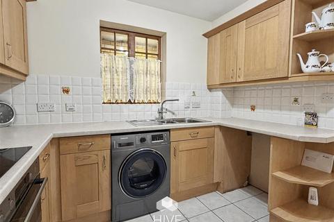 2 bedroom flat for sale, Whincroft Close, Ferndown BH22