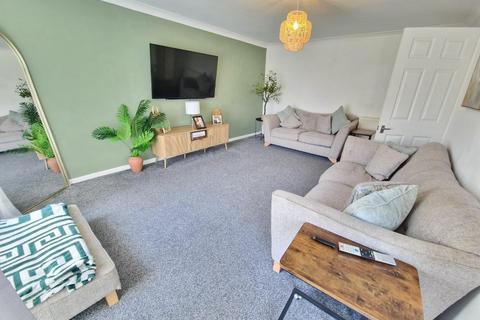 2 bedroom semi-detached bungalow for sale, Beckside Gardens, Newcastle Upon Tyne NE5
