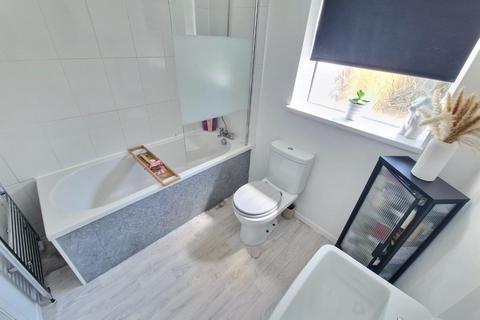 2 bedroom semi-detached bungalow for sale, Beckside Gardens, Newcastle Upon Tyne NE5