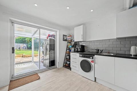 2 bedroom semi-detached bungalow for sale, Beckside Gardens, Newcastle Upon Tyne NE5