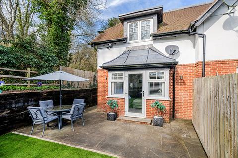 2 bedroom end of terrace house for sale, Horseshoe Terrace, Kingswood, KT20