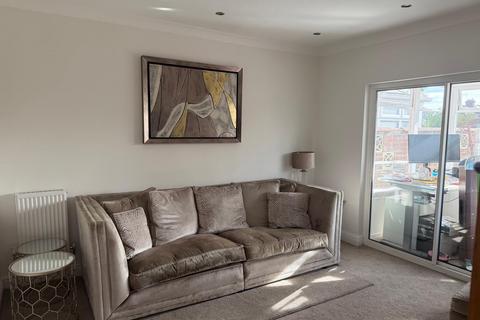 3 bedroom semi-detached house to rent, Vine Lane, Uxbridge UB10