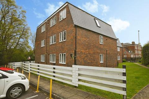 2 bedroom flat for sale, North Road, Petersfield GU32