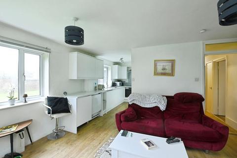 2 bedroom flat for sale, North Road, Petersfield GU32