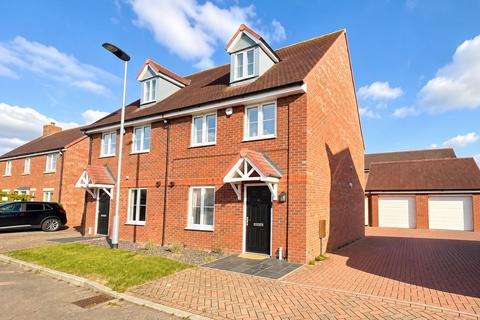 4 bedroom semi-detached house for sale, Juniper Mead, Stotfold, Hitchin, SG5