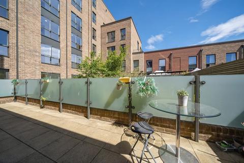 3 bedroom flat to rent, Lismore Boulevard, London NW9