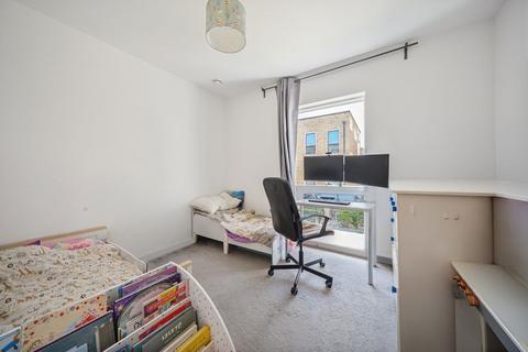 3 bedroom flat to rent, Lismore Boulevard, London NW9