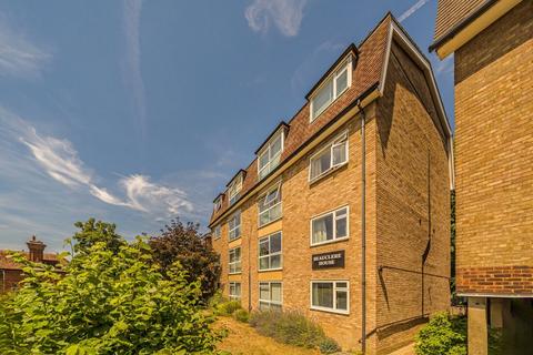 2 bedroom flat to rent, South Bank, Surbiton KT6