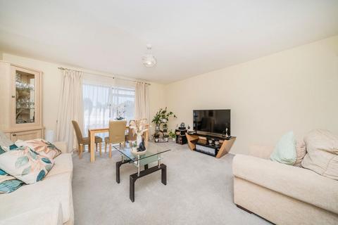 2 bedroom flat to rent, South Bank, Surbiton KT6