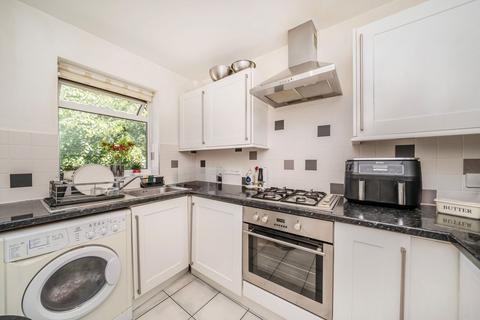 2 bedroom flat to rent, South Bank, Surbiton KT6