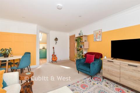 1 bedroom apartment for sale, Truggers Court, Handcross, Haywards Heath, West Sussex