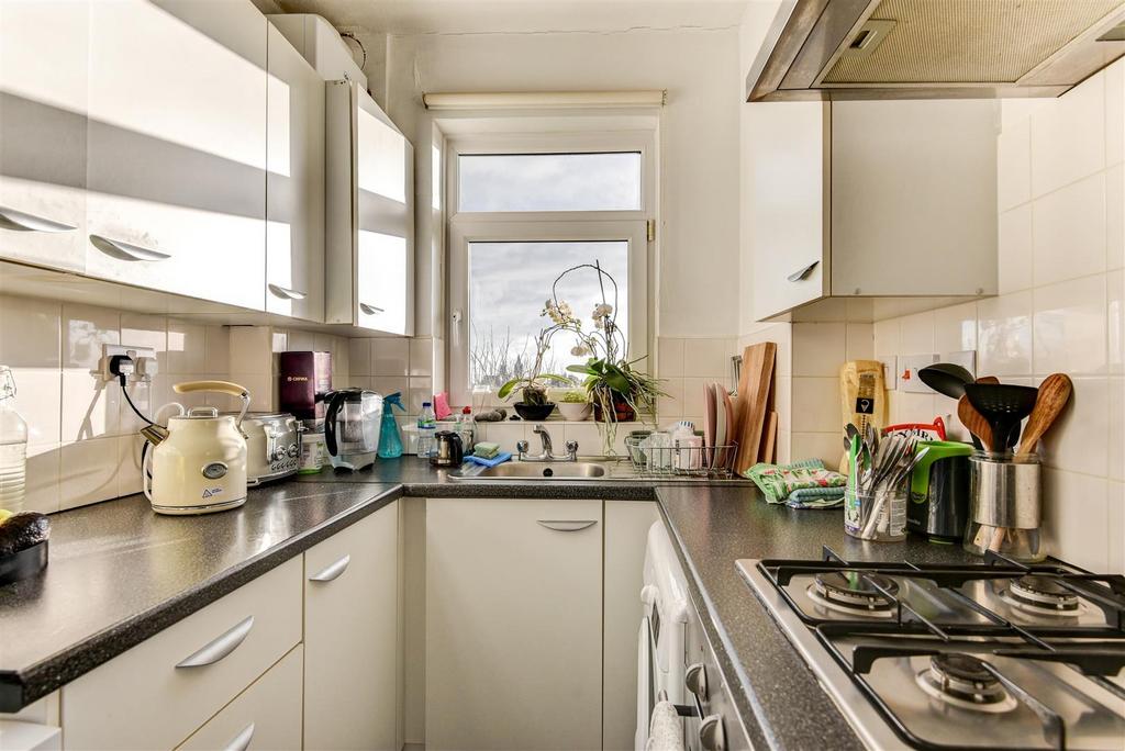 Apartment in Hove, Brunswick - View 4
