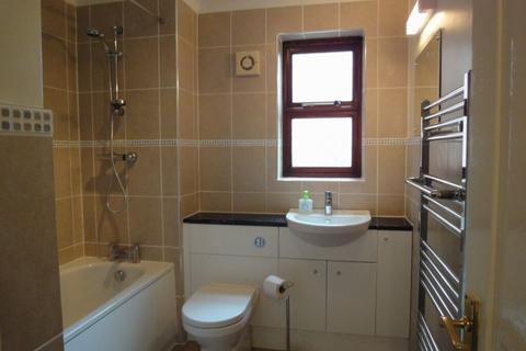 2 bedroom flat to rent, Swan Court