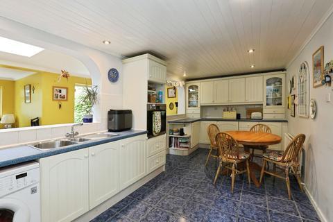 4 bedroom semi-detached house for sale, Central Way, Oxted, RH8