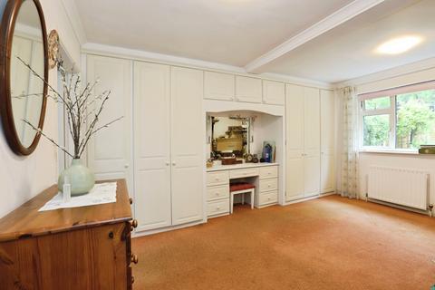 4 bedroom semi-detached house for sale, Central Way, Oxted, RH8