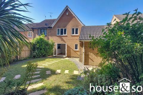 3 bedroom end of terrace house for sale, Doulton Gardens, Whitecliff, Poole, BH14