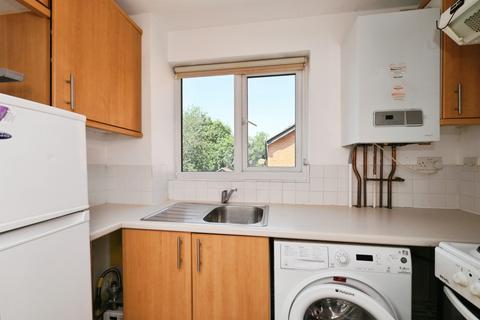 Studio for sale, Parrotts Field, Hoddesdon