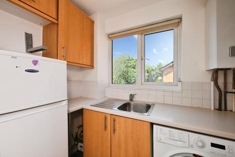 Studio for sale, Parrotts Field, Hoddesdon
