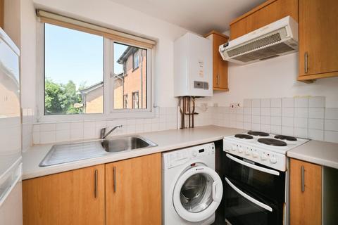 Studio for sale, Parrotts Field, Hoddesdon