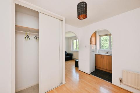 Studio for sale, Parrotts Field, Hoddesdon