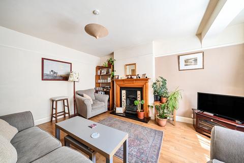 undefined, Commonside East, Mitcham CR4