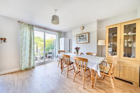 undefined, Commonside East, Mitcham CR4