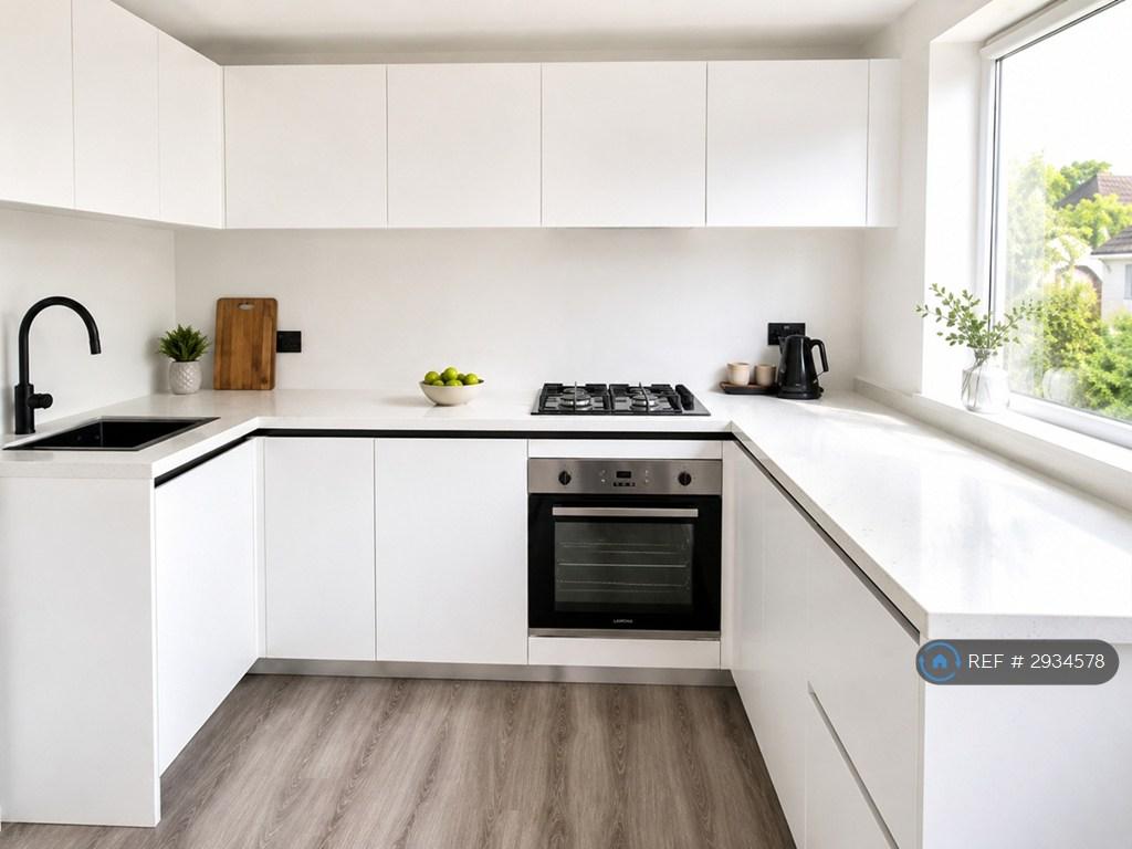 Apartment in Croydon, Broad Green - View 2