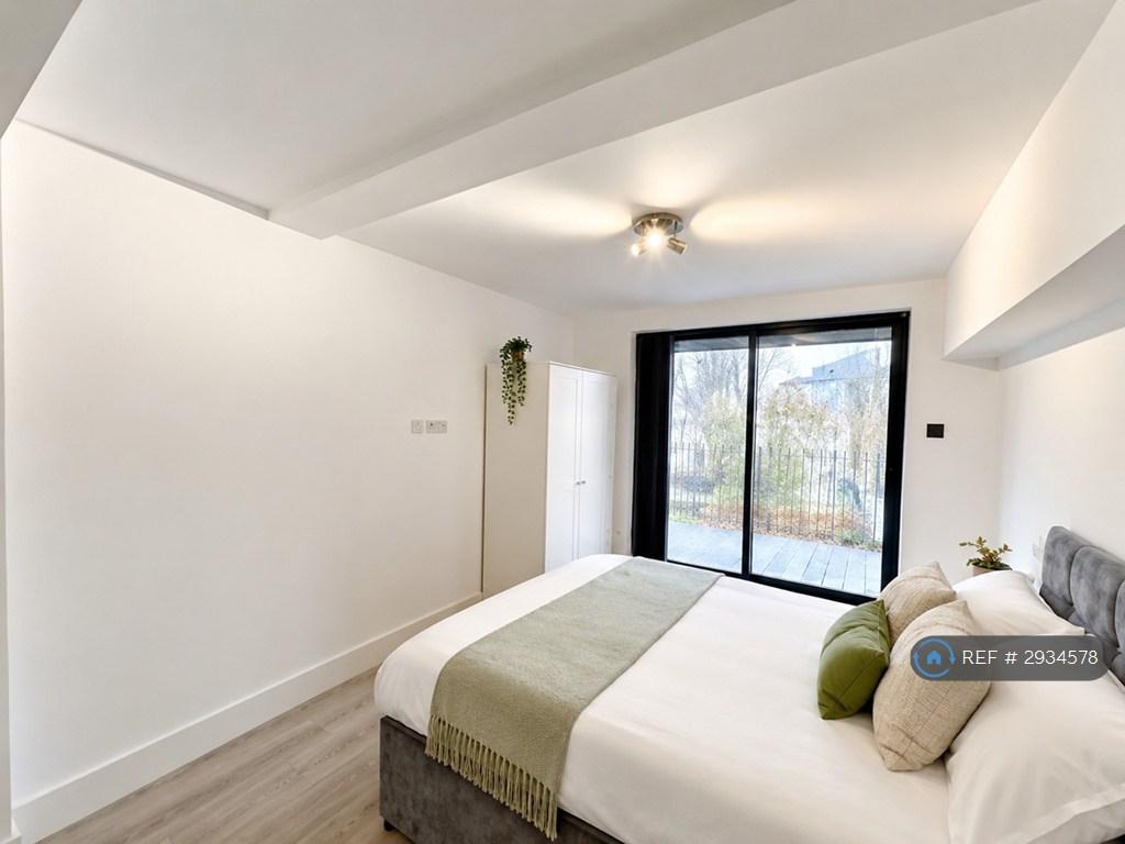 Apartment in Croydon, Broad Green - View 3