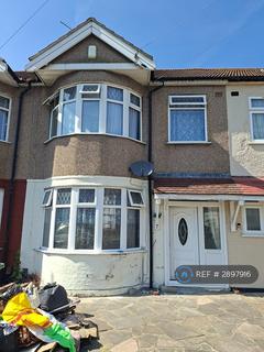 3 bedroom terraced house to rent, Stanley Avenue, Dagenham, RM8