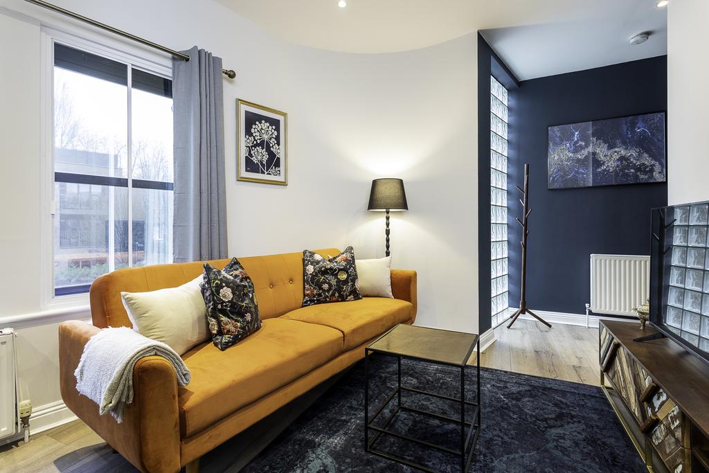 Apartment in Roehampton Lane - View 3