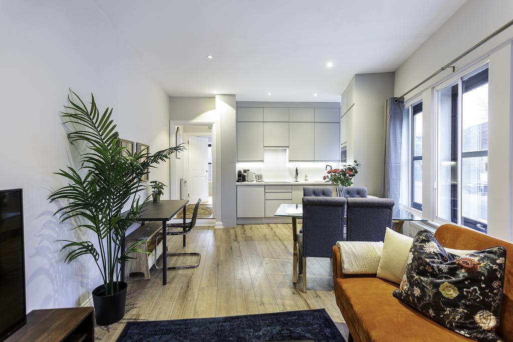 Apartment in Roehampton Lane - View 4
