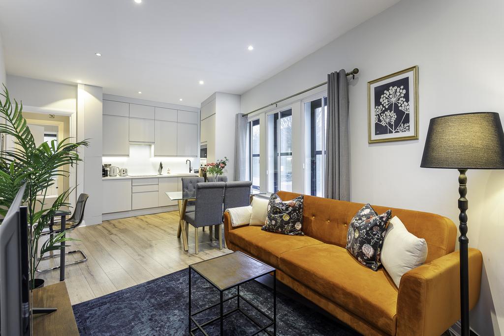 Apartment in Roehampton Lane - View 5