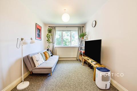 2 bedroom flat to rent, Ashville Road, London, E11