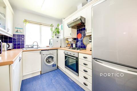 2 bedroom flat to rent, Ashville Road, London, E11