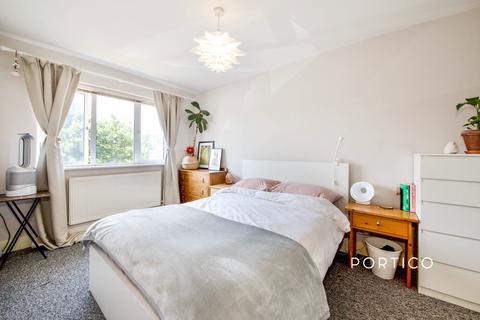 2 bedroom flat to rent, Ashville Road, London, E11